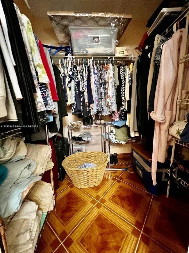 Building Photo - 701 SW 141st Ave