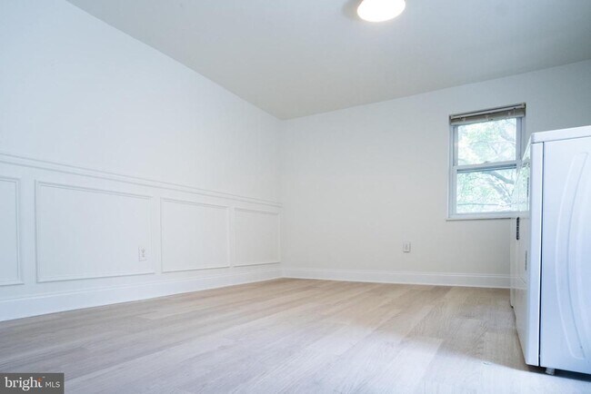 Building Photo - 1221 N Randolph St
