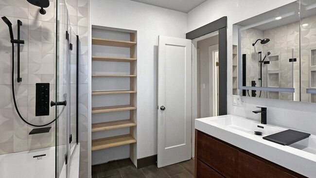 Building Photo - 22nd760