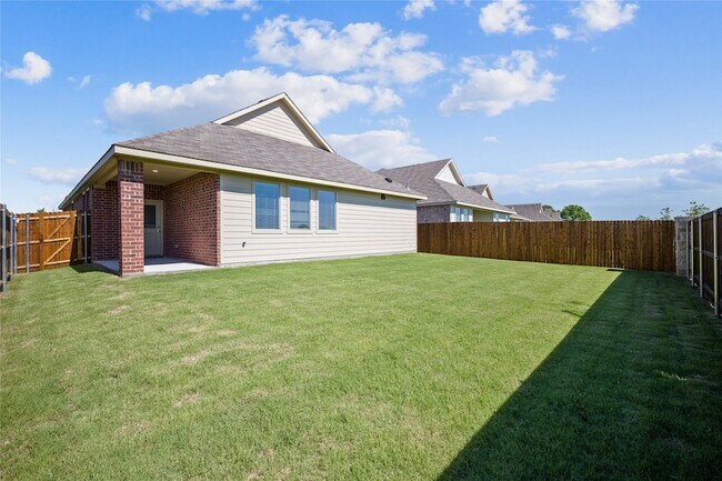 Building Photo - 4905 Woodloch Dr