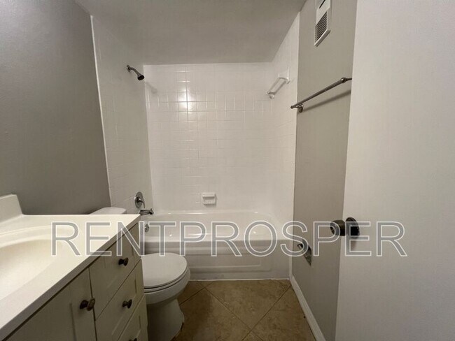 Building Photo - 6075 Village Cir