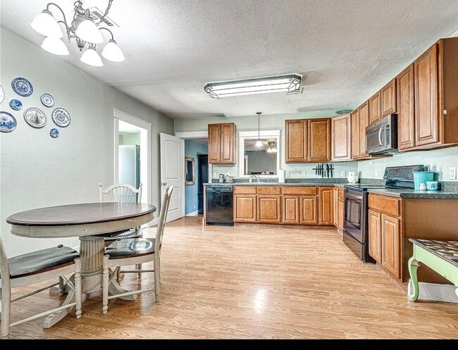 Building Photo - 1150 60th Ave NE