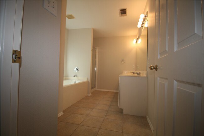 Building Photo - 18122 Cypress Valley Ln