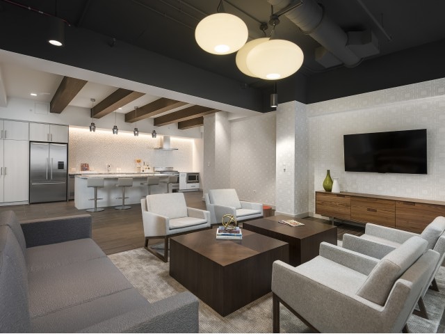 Building Photo - 912 N State St