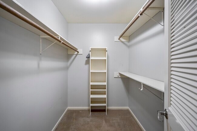 Building Photo - 16611 Brenton Oaks Dr