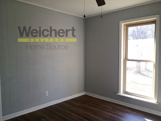 Building Photo - Spacious 4 Bedroom, Fully Updated & Move-In Ready!