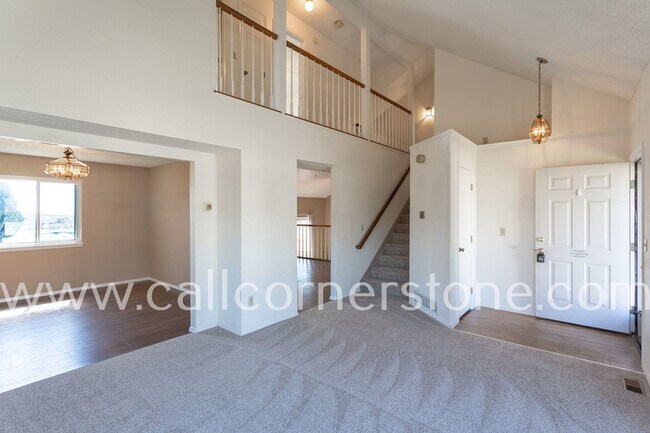 Building Photo - 940 Royal Crown Ln