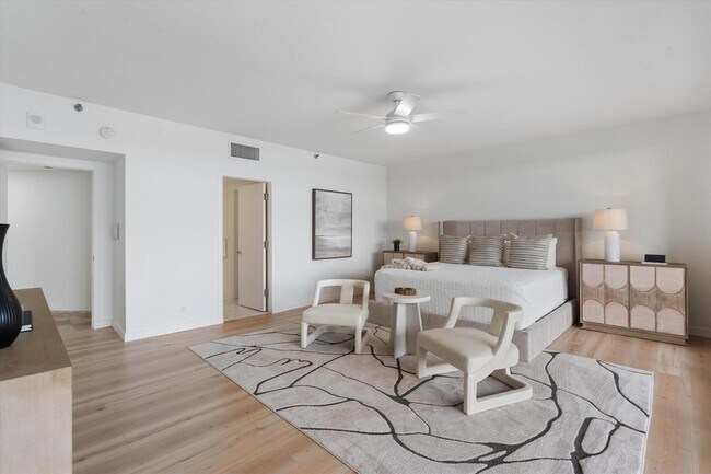 Building Photo - 100 Lakeshore Dr