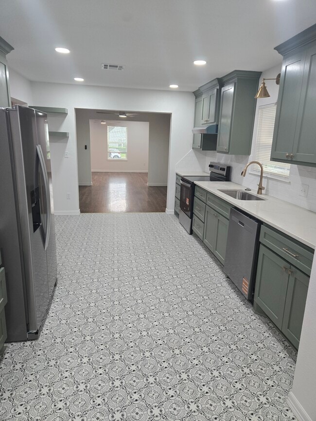 Building Photo - 415 N 23rd St