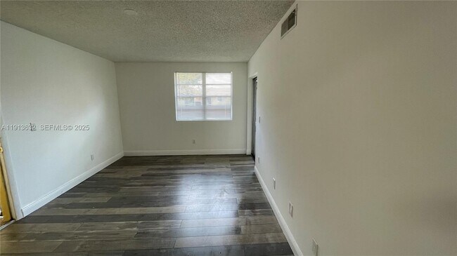 Building Photo - 1247 SW 46th Ave