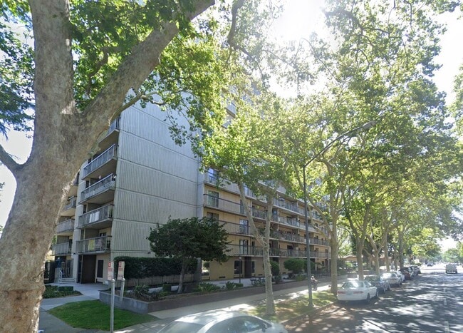 Building Photo - 900 17th St