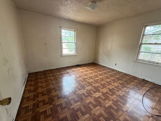 Building Photo - 5457 Questa Dr