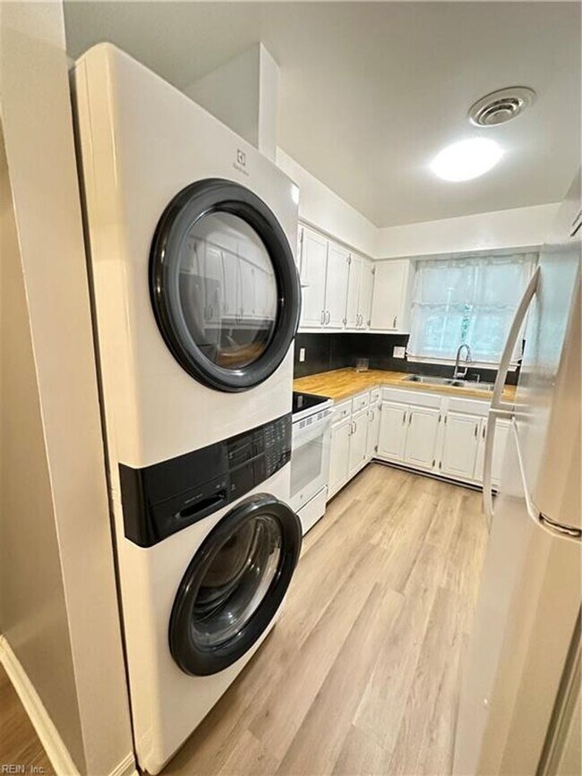 Building Photo - 2 Bedroom 2 Bath Condo