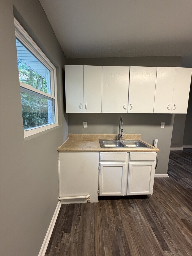 Building Photo - 4607 Highland Ave