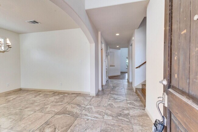 Building Photo - 2300 Dovetail St