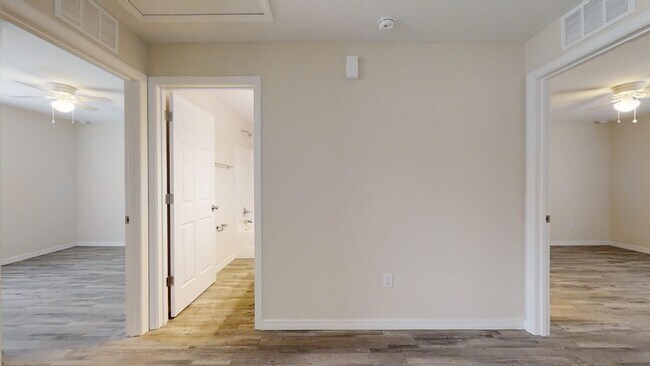 Building Photo - Beautiful 2BR/2BA Unit! Ready!