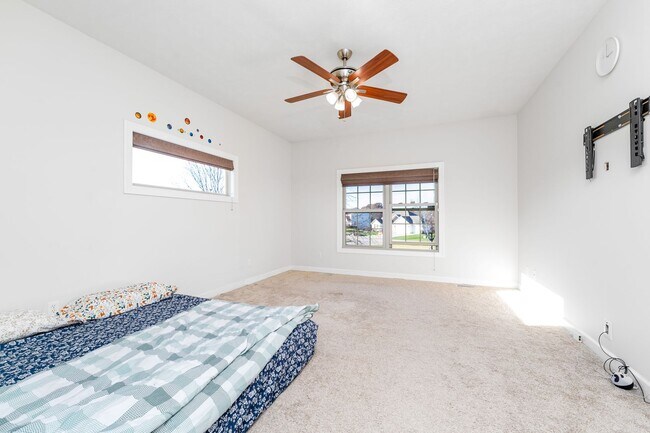 Building Photo - Five Bedroom Home in Kalamazoo