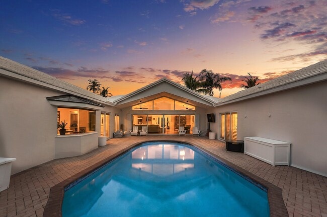 Building Photo - 1332 Tamarind Way