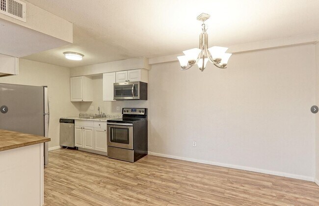 Building Photo - Well maintained Condo Westminster