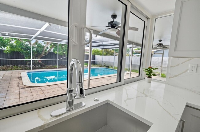 Building Photo - 9710 Sunset Strip