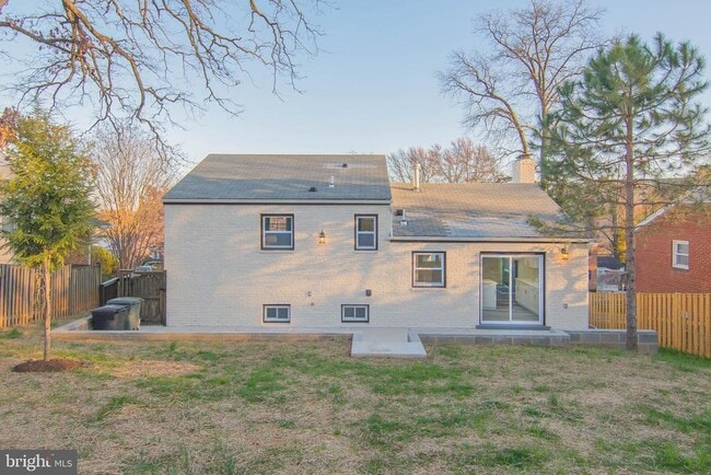 Building Photo - 14 N Montague St