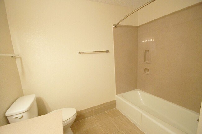 Building Photo - Pinto Suite