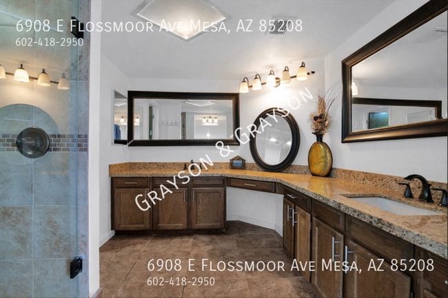 Building Photo - Stunning Two-Bedroom Home Ready for Immediate Move-In!