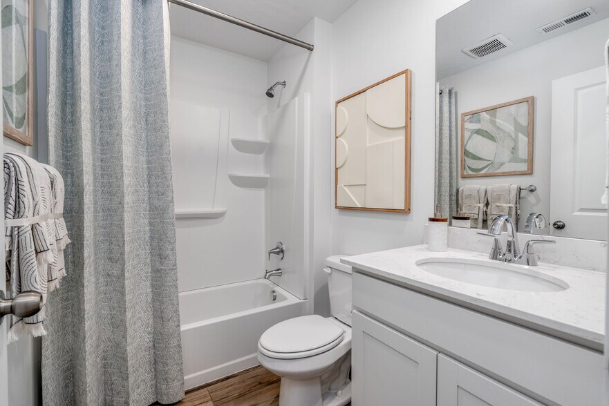 Building Photo - 1566 N Summer Spgs Cv