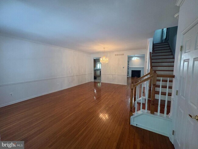 Building Photo - 208 Castle Dr