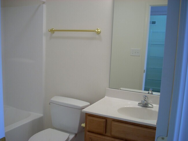 Building Photo - 1353SF 2BR 2.5BA 2 car garage