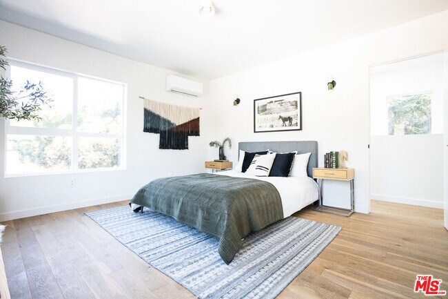 Building Photo - 2210-2214 Echo Park Ave