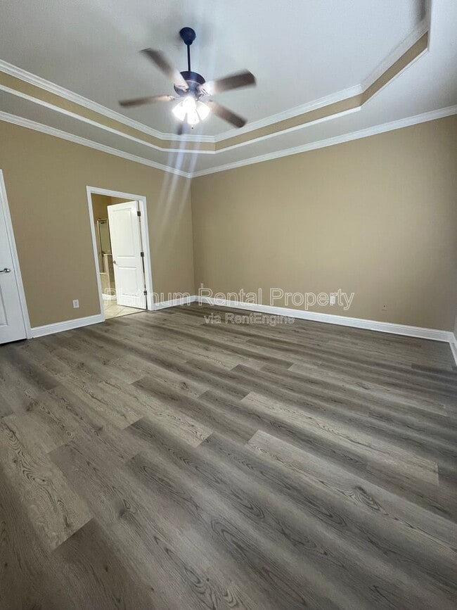 Building Photo - 546 Town Square Way
