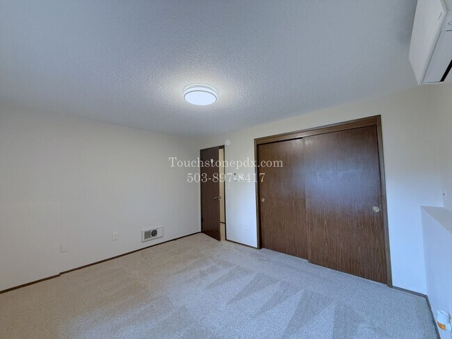 Building Photo - 120 SE 176th Pl