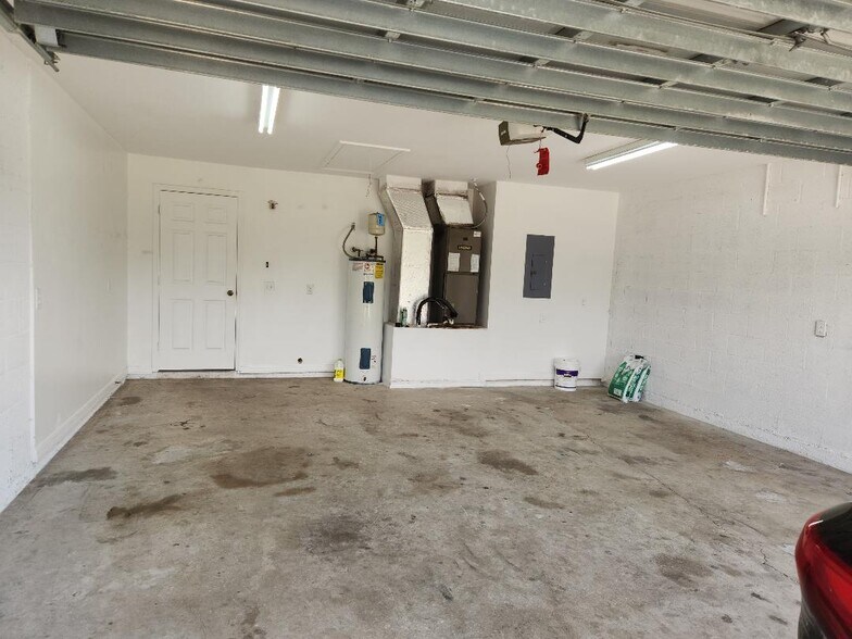 Building Photo - 7846 100th Ave