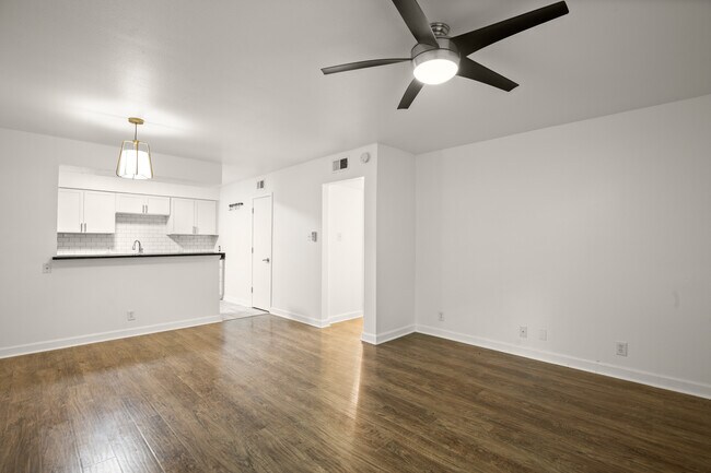 Building Photo - 2020 S Congress Ave