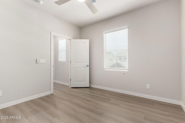 Building Photo - 1531 W Sierra Vista Dr