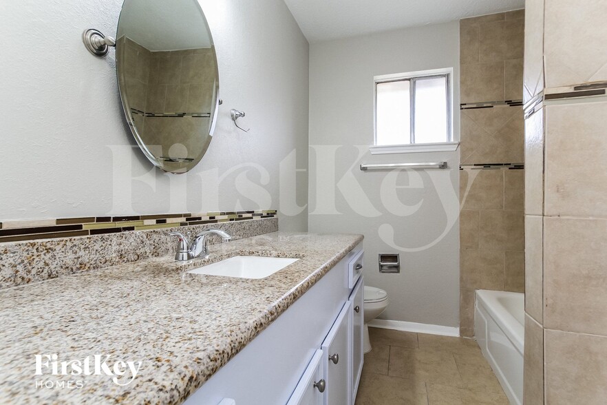 Building Photo - 1710 Kenwick Pl