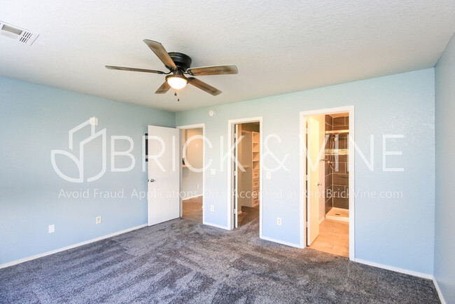 Building Photo - 920 Periwinkle Dr