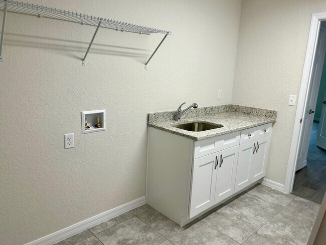 Building Photo - GORGEOUS 3BR/2BA Summerfield Home Convenient Location! NO APPLICATION FEE!