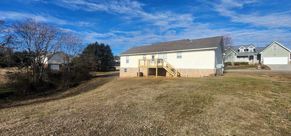 Building Photo - 1984 River Vista Cir