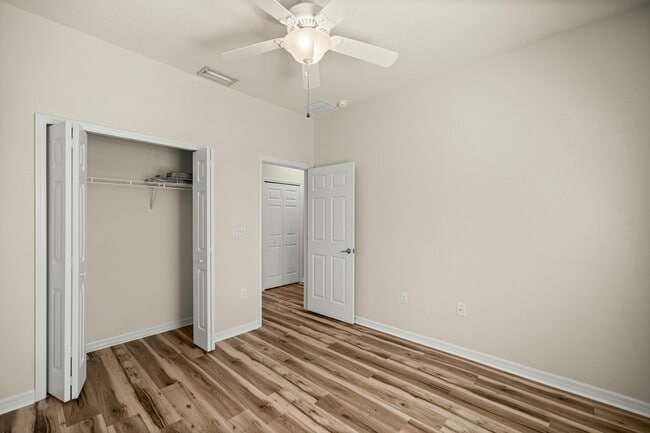 Building Photo - 3008 NE 24th Pl