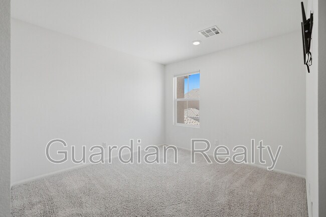 Building Photo - 2879 Cabrillo Terrace St