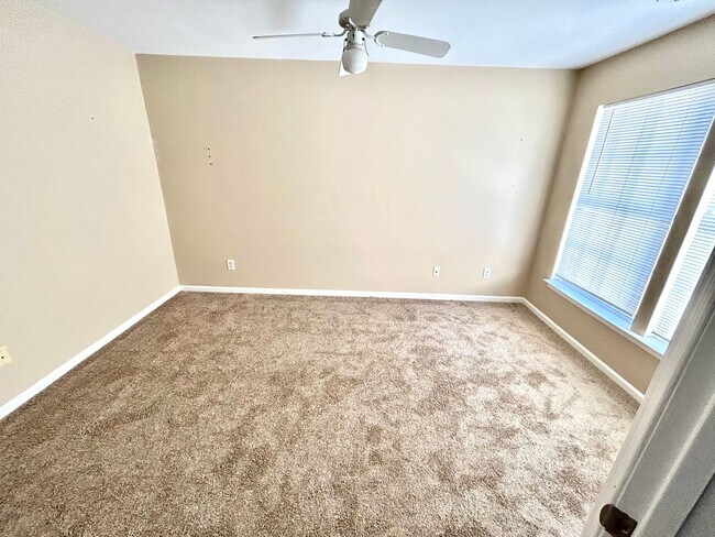 Building Photo - 2627 Hartley St