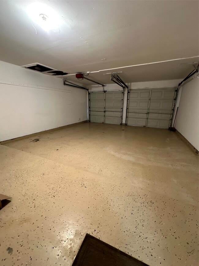 Building Photo - 1520 Highland Dr