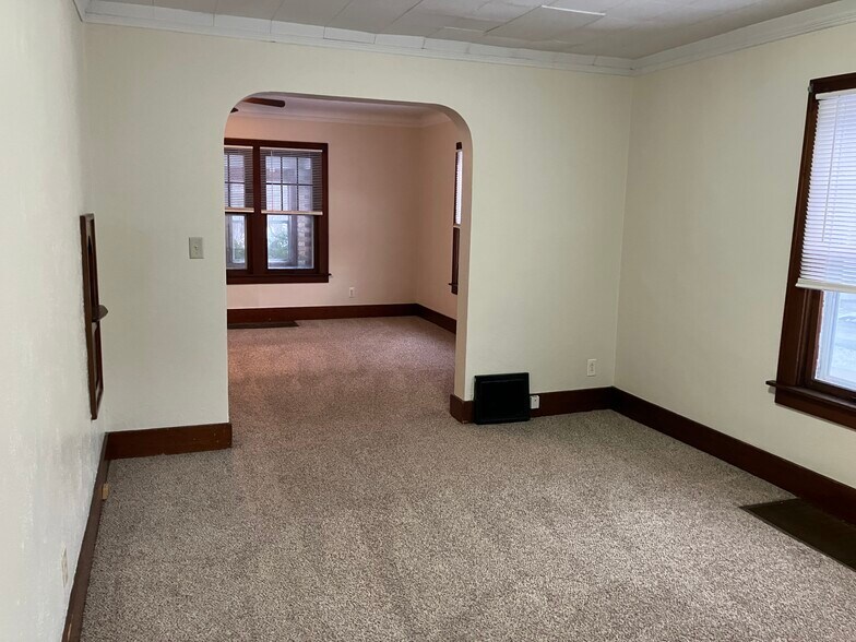 Dining to Living - 222 N Court St