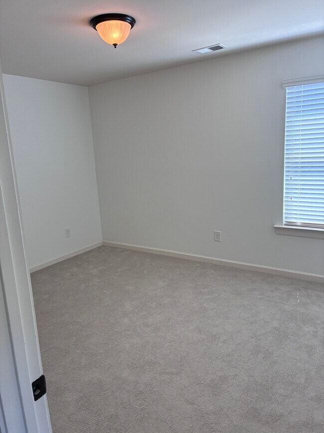 Building Photo - 2491 Mimms Ln
