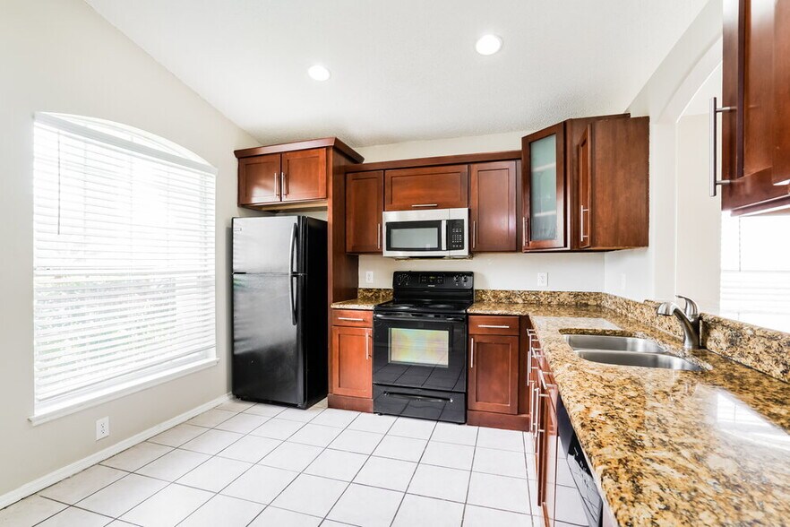 Building Photo - 1227 Heather Lake Dr