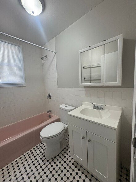 Building Photo - 1463 Dixwell Ave