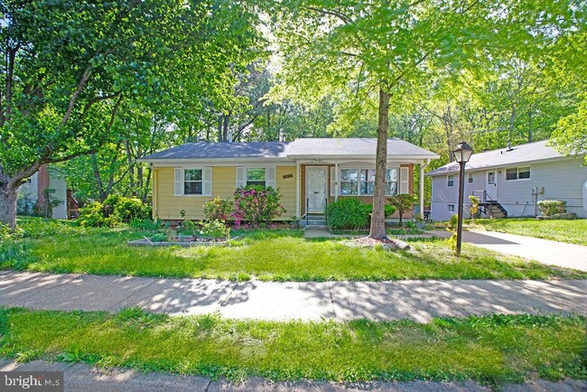 Building Photo - 12611 Valleywood Dr