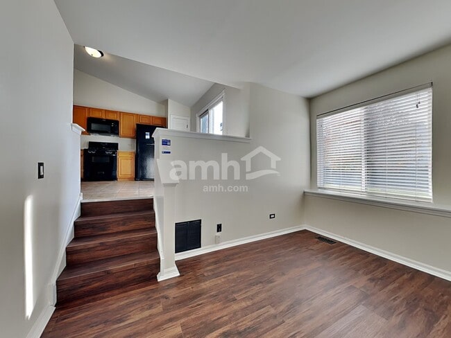 Building Photo - 915 Mission Blvd